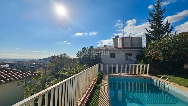 Foto a788a62e-13ab-4bb2-96b9-f9e491bac76c. Chalet con camino riscaldamento parcheggio piscina in Barcelona