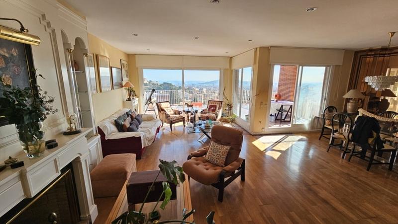 Foto b9f8d1dc-04b9-4df3-bc7a-0390c6f0b568. Chalet con camino riscaldamento parcheggio piscina in Barcelona