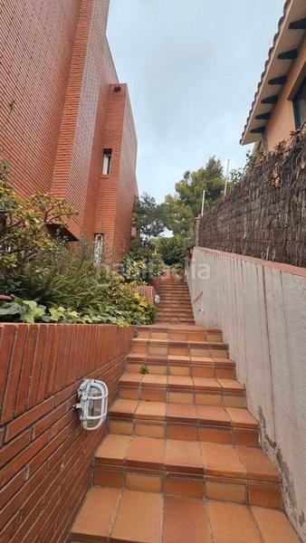 Foto bdea6b2d-7b2f-4209-ab72-3d73c9c3c90e. Chalet con camino riscaldamento parcheggio piscina in Barcelona