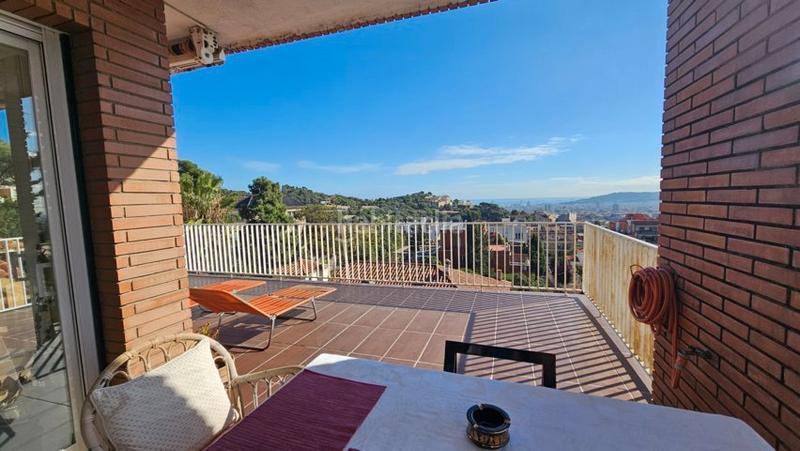 Foto e94c5246-ffdb-476a-b615-82bf100fde57. Chalet con camino riscaldamento parcheggio piscina in Barcelona