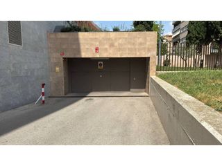 Lloguer Aparcament cotxe a Calle notari badia 4. Parking en alquiler en zona centre junto sede bbva rambla.  hora
