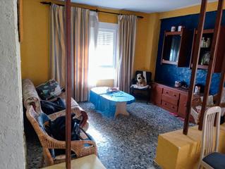 Chalet à Carrer de salvador la casta 10. Se vende chalet en alzira