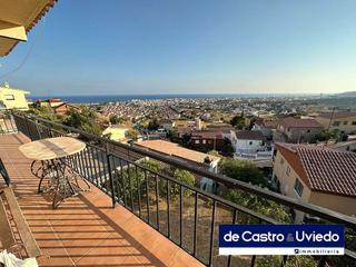 Maison à Pinemar. Casa con 3 viviendas y vistas al mar