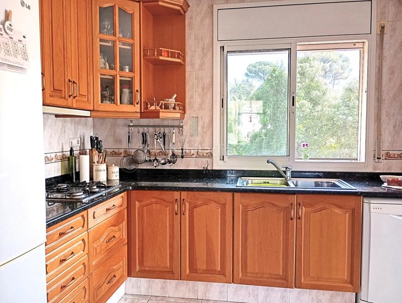 Foto 013516f6-750e-498e-b1e0-013391639e12. Chalet mit kamin heizung parking pool in Santa Coloma de Farners