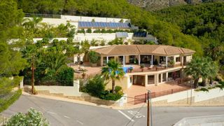 Chalet en Callosa d´En Sarrià. Villa de lujo en altea con casa de invitados.
