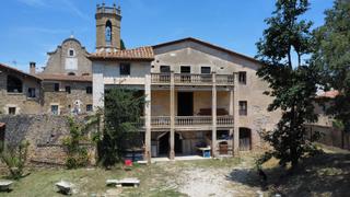Masia  Carrer la cellera. Casa palau renaixentista amb parcel.la i pallissa