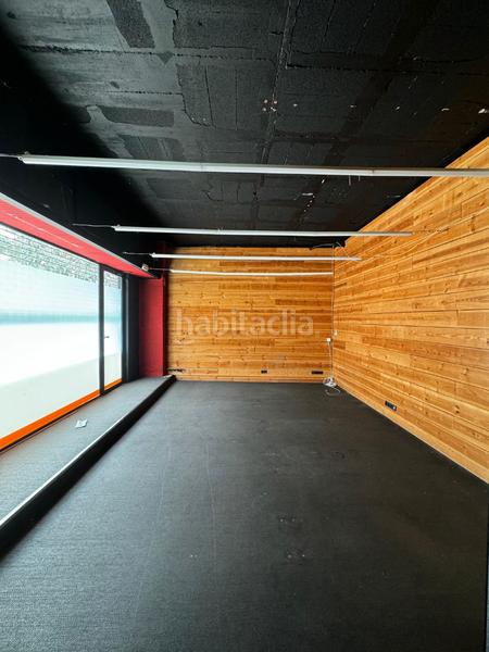 Foto acae5072-8f3f-4739-b5ea-8e7b4da2f436. Location local commercial dans carrer de bernat boades 23 dans Girona