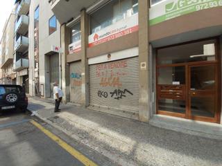 Lloguer Local Comercial  Travessia de la creu. Local a l'eixample de girona amb distintes possiblitats