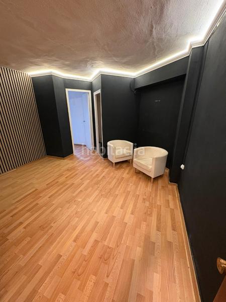 Foto 4520fd13-68a5-467c-bcc3-5acd1d4c1d04. Location local commercial dans Eixample Nord Girona