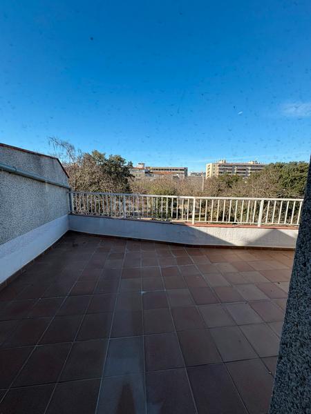 Foto 5bb81f8d-60e7-4cf2-8600-6a223cad6bd3. Maison jumelée avec chauffage parking dans Eixample Sud-Migdia Girona