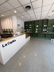 Trapasso Locale commerciale  Carrer ultònia. Cafeteria en ple funcionament al centre de girona