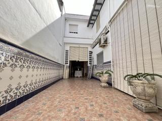Maison à Caputxins. Gran oportunidad!! casa céntrica con un magnífico patio!! excele