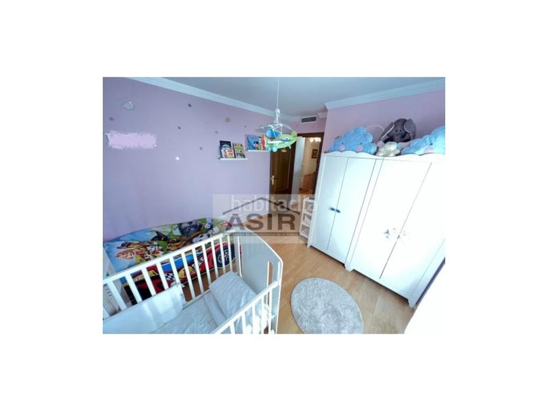 Foto 05e7972e-fd80-4b4b-9ba5-d9c748ea79f2. Casa excelente adosado seminuevo, con amplio garaje y terraza y una superficie construida de 165 m2 en zona plaza cartonajes. en Alzira
