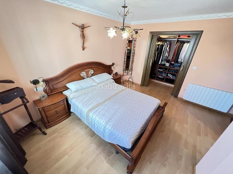 Foto 0c8785d9-d796-4ba3-83f2-f2ae3543a631. Casa excelente adosado seminuevo, con amplio garaje y terraza y una superficie construida de 165 m2 en zona plaza cartonajes. en Alzira