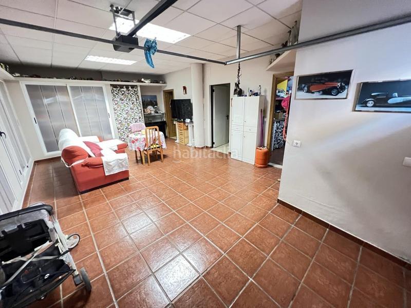 Foto 177e2f3d-17f8-4a32-8fdb-e39e074f5896. Casa excelente adosado seminuevo, con amplio garaje y terraza y una superficie construida de 165 m2 en zona plaza cartonajes. en Alzira