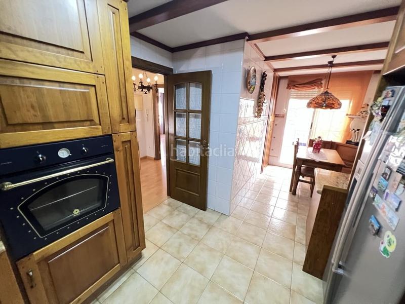 Foto 2d51e946-167e-4dd3-80f7-f4e9c337ff36. Casa excelente adosado seminuevo, con amplio garaje y terraza y una superficie construida de 165 m2 en zona plaza cartonajes. en Alzira