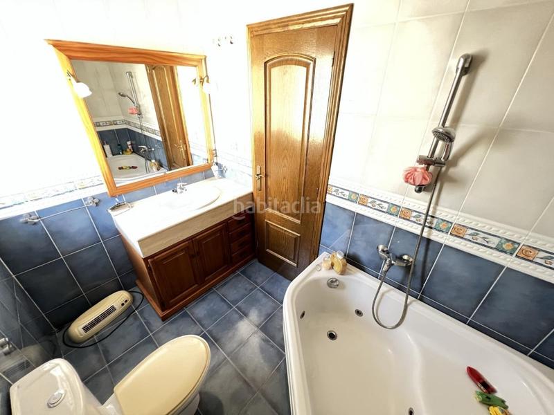Foto 33f64d2a-0749-48f8-9ed1-f727804d6fe1. Casa excelente adosado seminuevo, con amplio garaje y terraza y una superficie construida de 165 m2 en zona plaza cartonajes. en Alzira
