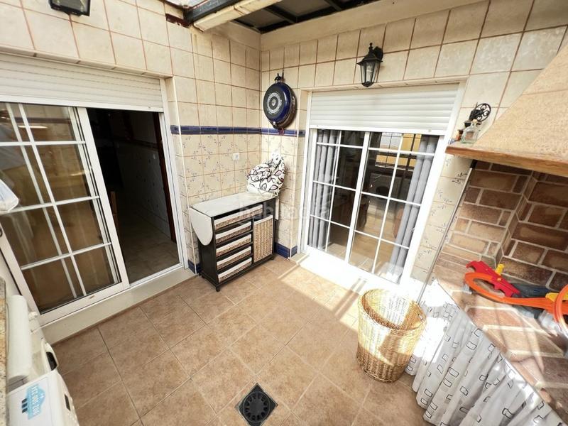Foto 378b1463-29f0-458f-8ea8-c05d68494c9f. Casa excelente adosado seminuevo, con amplio garaje y terraza y una superficie construida de 165 m2 en zona plaza cartonajes. en Alzira