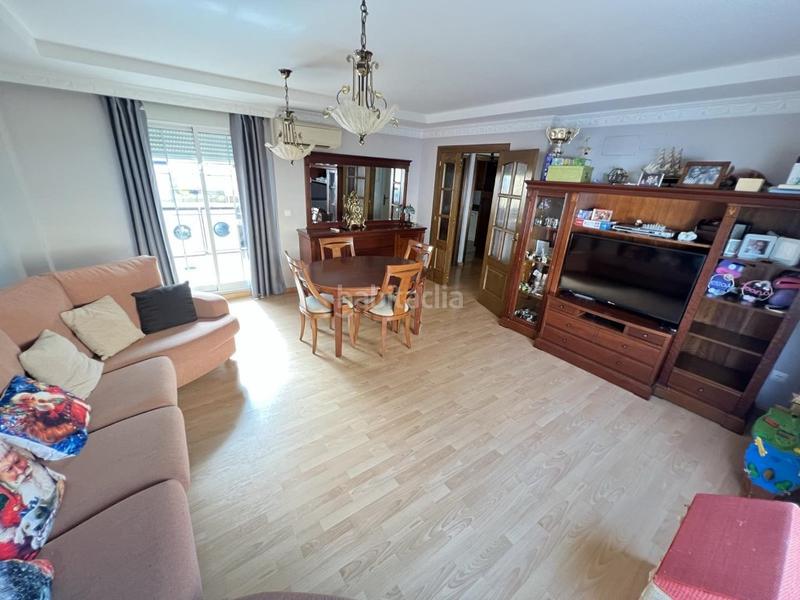 Foto 4159034e-396d-43f7-8079-b8ae486aeb7a. Casa excelente adosado seminuevo, con amplio garaje y terraza y una superficie construida de 165 m2 en zona plaza cartonajes. en Alzira