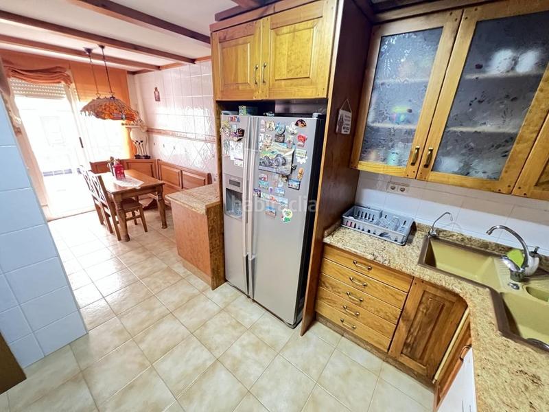 Foto 5cd38b57-417d-4c6d-947e-c3f2d7486d4e. Casa excelente adosado seminuevo, con amplio garaje y terraza y una superficie construida de 165 m2 en zona plaza cartonajes. en Alzira