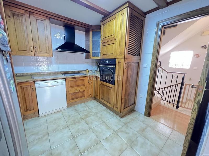 Foto 63343288-1e72-423e-a17f-e092cf505cf2. Casa excelente adosado seminuevo, con amplio garaje y terraza y una superficie construida de 165 m2 en zona plaza cartonajes. en Alzira