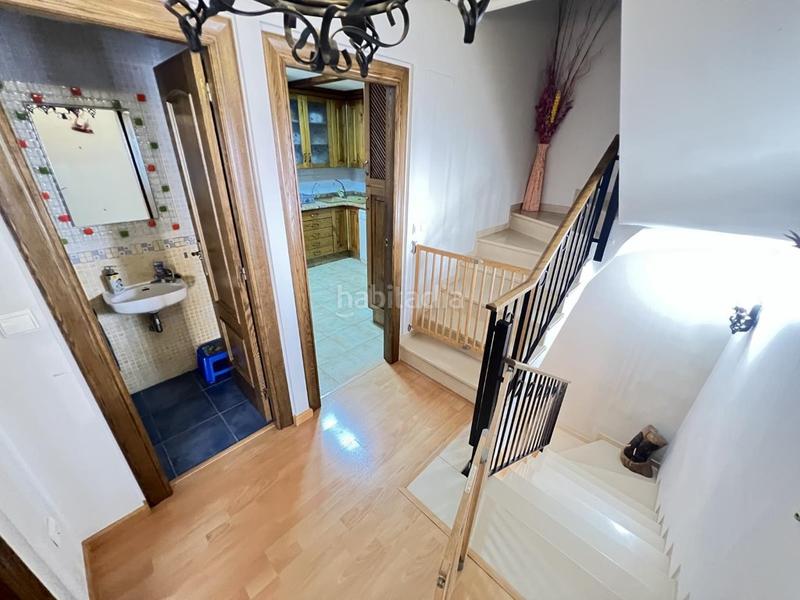 Foto 9e370a1c-2ba4-4d79-af96-3b2ebffe9a2a. Casa excelente adosado seminuevo, con amplio garaje y terraza y una superficie construida de 165 m2 en zona plaza cartonajes. en Alzira