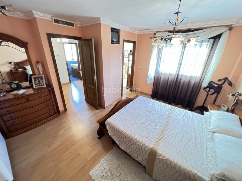 Foto ac92c83a-361c-4d03-b80a-327124aa1585. Casa excelente adosado seminuevo, con amplio garaje y terraza y una superficie construida de 165 m2 en zona plaza cartonajes. en Alzira