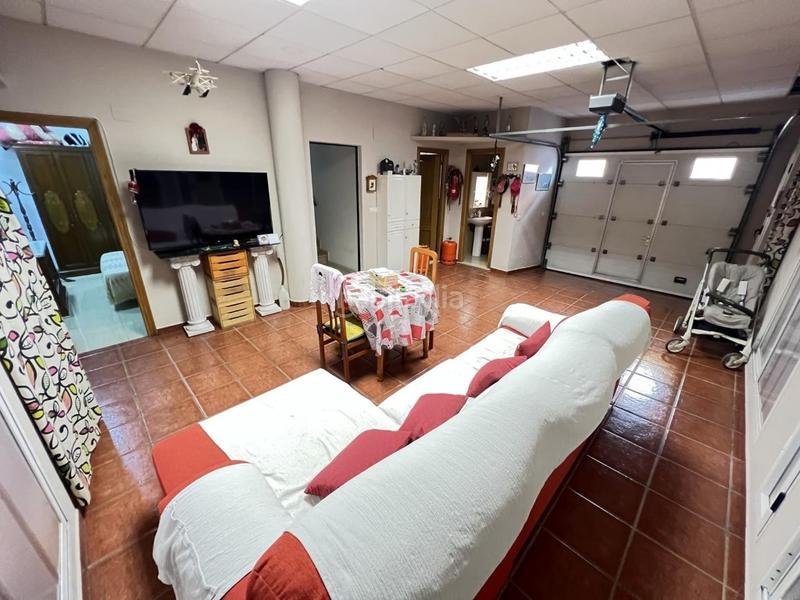 Foto c59c28c2-52b2-4245-8037-44197230a06b. Casa excelente adosado seminuevo, con amplio garaje y terraza y una superficie construida de 165 m2 en zona plaza cartonajes. en Alzira