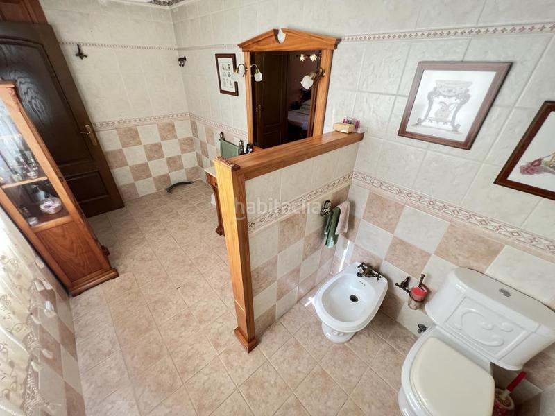 Foto fb333fd4-4d58-4fed-9972-da84091a1c41. Casa excelente adosado seminuevo, con amplio garaje y terraza y una superficie construida de 165 m2 en zona plaza cartonajes. en Alzira