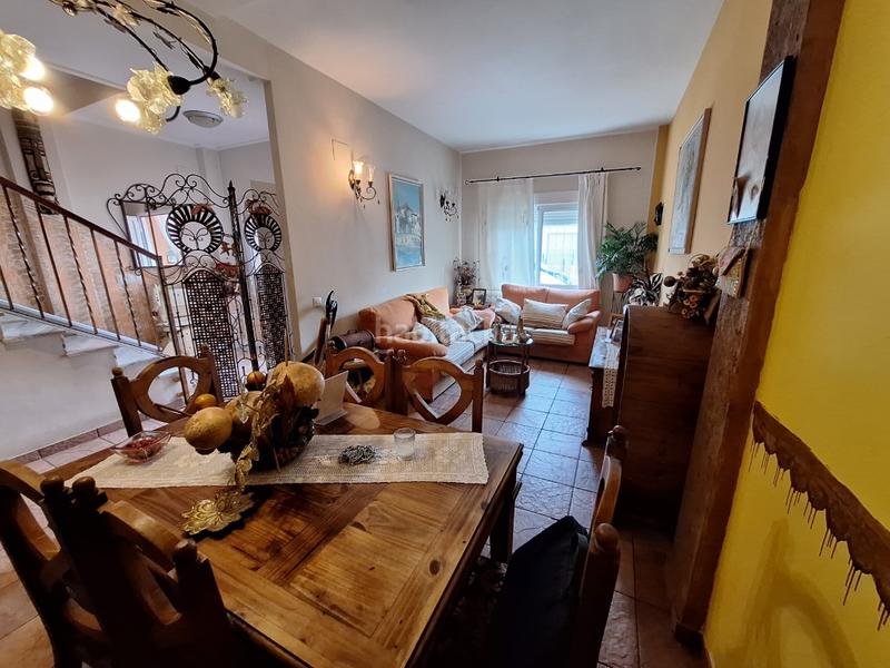 Foto 05899681-fdd0-45cb-93bc-06e7d9f905be. Reihenhaus mit parking in Cárcer