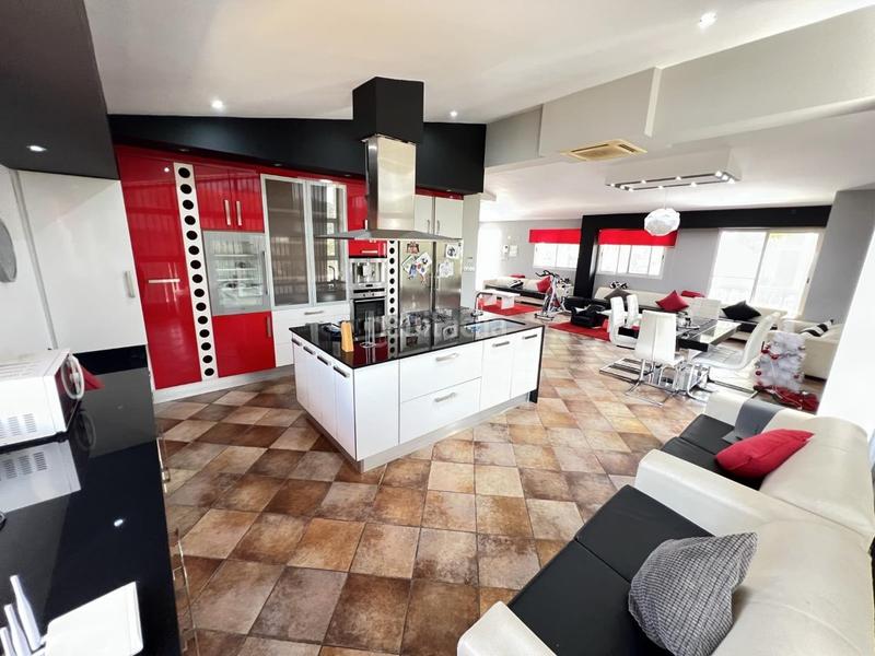 Foto 6003bfdf-5f88-49e2-9ffa-e3c2ca8a8a26. Chalet mit parking pool in Urbanitzacions i Pedanies Nord Alzira