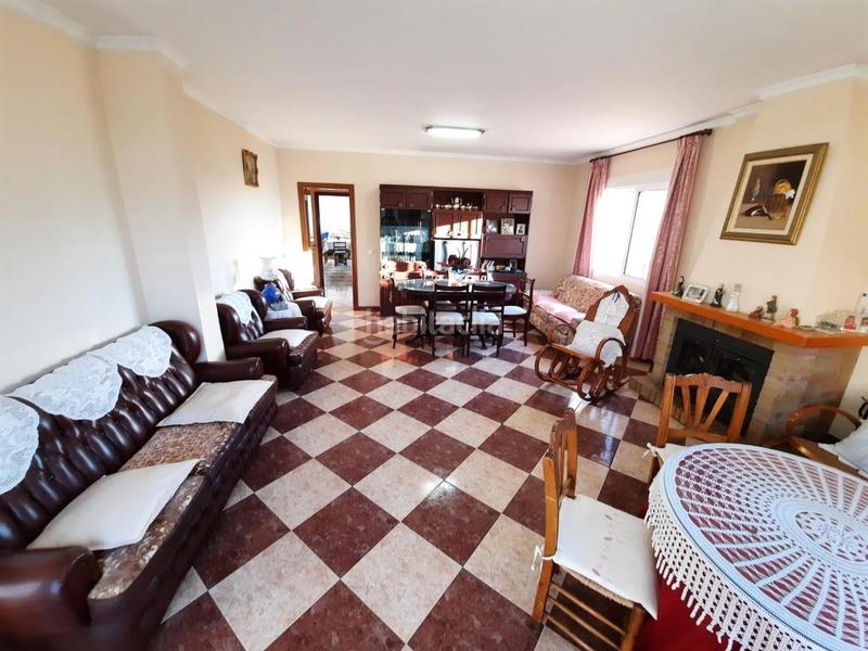 Foto 11f0ef65-0137-41f0-801b-93403dbcb7f1. Casa excelente casa chaflán muy amplia con garaje y terraza en Tous