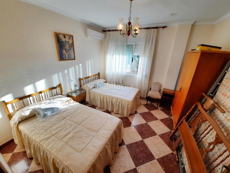 Foto 1ec73c97-d685-4617-bf17-91954a578934. Casa excelente casa chaflán muy amplia con garaje y terraza en Tous