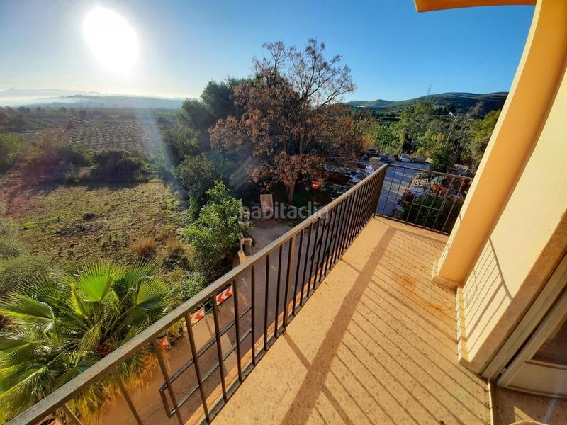 Foto 75354e57-ac33-4ef7-a88f-27bea712dd51. Casa excelente casa chaflán muy amplia con garaje y terraza en Tous