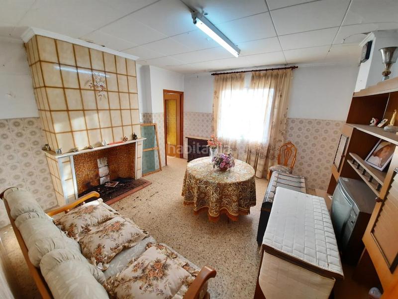 Foto 7b93dbd0-91b3-4aec-bc7d-ccb755433bac. Casa excelente casa chaflán muy amplia con garaje y terraza en Tous