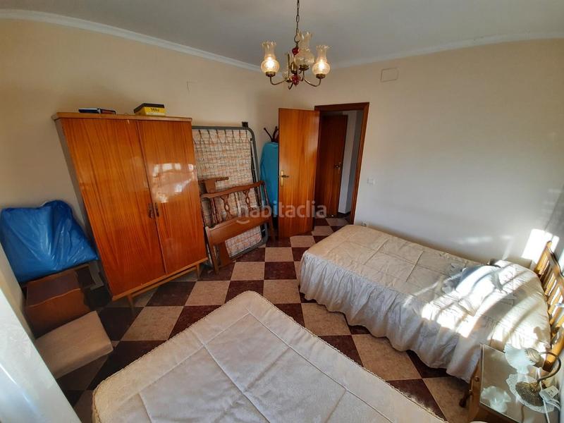 Foto d37c475a-c787-4224-840c-4b4499fcad96. Casa excelente casa chaflán muy amplia con garaje y terraza en Tous