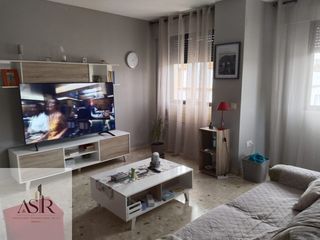 Etagenwohnung in Urbanitzacions i Pedanies Sud. Piso luminoso y esquinero de 4 dormitorios y 2 baños en segunda