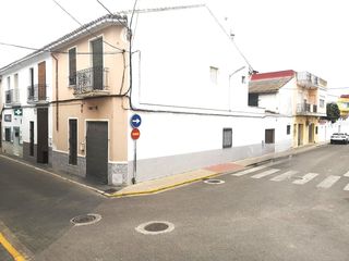 Casa adossada  Juan de juanes 21. Gran casa chaflán en benimuslem