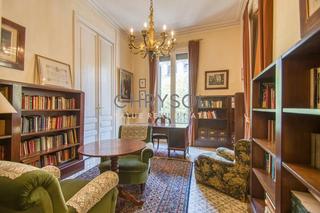 Pis  Calle pau claris. Piso seorial en pau claris con 4 balcones