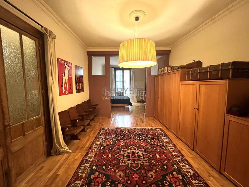 Foto f059863f-cd09-4521-9ed0-938b62cf033f. Piso espectacular principal con gran terraza en venta. en Barcelona