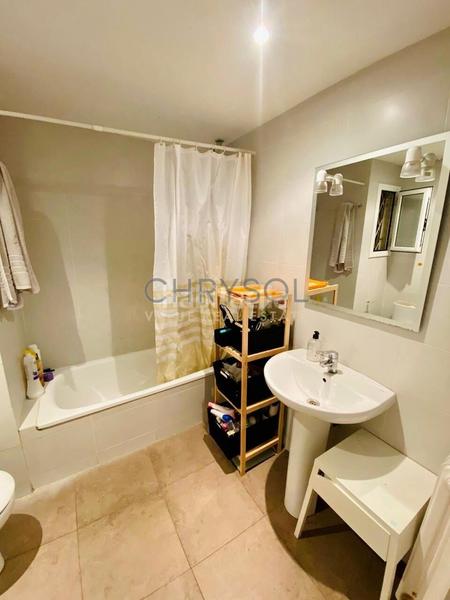 Foto 836b1adc-7164-4acb-8961-1a2d29863213. Piso  en venta a reformar. en Fort Pienc Barcelona
