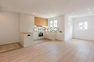 Appartement  Calle rector triado. A estrenar con terraza de 40m en sants.