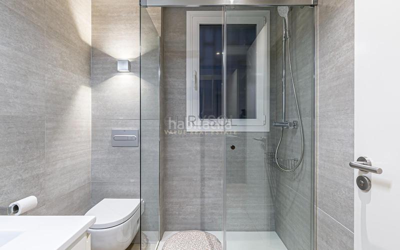 Foto 3a613fee-f41c-4638-9df3-e488d40e99f1. Piso  totalmente reformado en venta. en Dreta de l´Eixample Barcelona