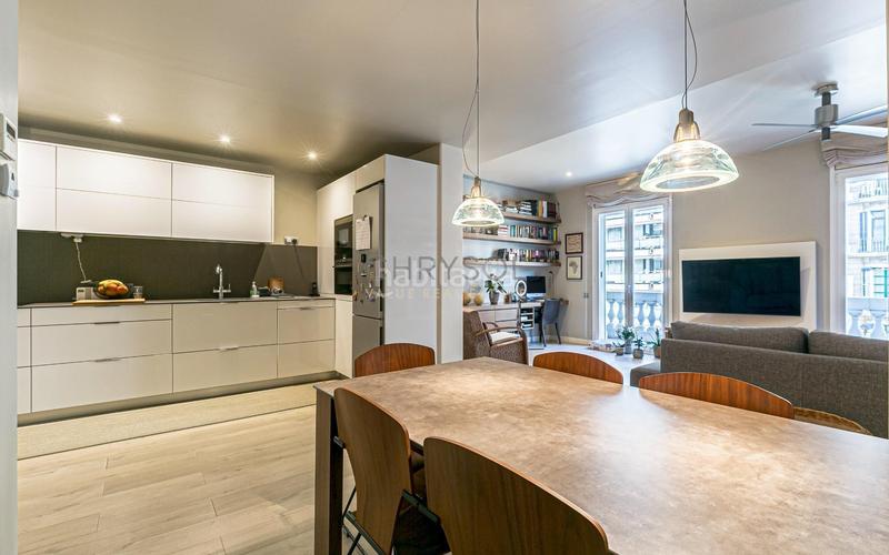 Foto 6028a29e-61ce-423e-9df6-326adb26e60f. Piso  totalmente reformado en venta. en Dreta de l´Eixample Barcelona