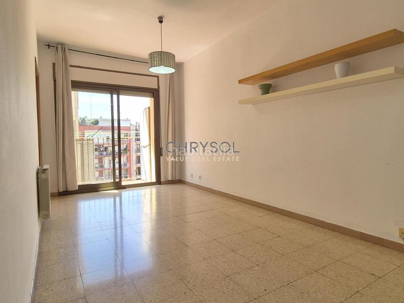 Foto 15e194cc-0f7b-4f0f-8a99-8a166ee78cd8. Piso  a reformar en venta. en La Nova Esquerra de l´Eixample Barcelona