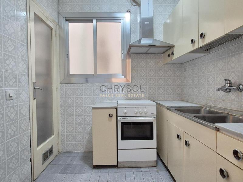 Foto 4923a6bf-6f4c-407f-a2e3-6782326e6d28. Piso  a reformar en venta. en La Nova Esquerra de l´Eixample Barcelona