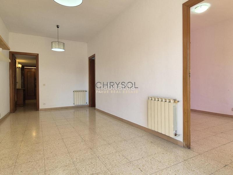 Foto 74a728b5-baeb-4c99-bdbf-0aebbc40b26f. Piso  a reformar en venta. en La Nova Esquerra de l´Eixample Barcelona