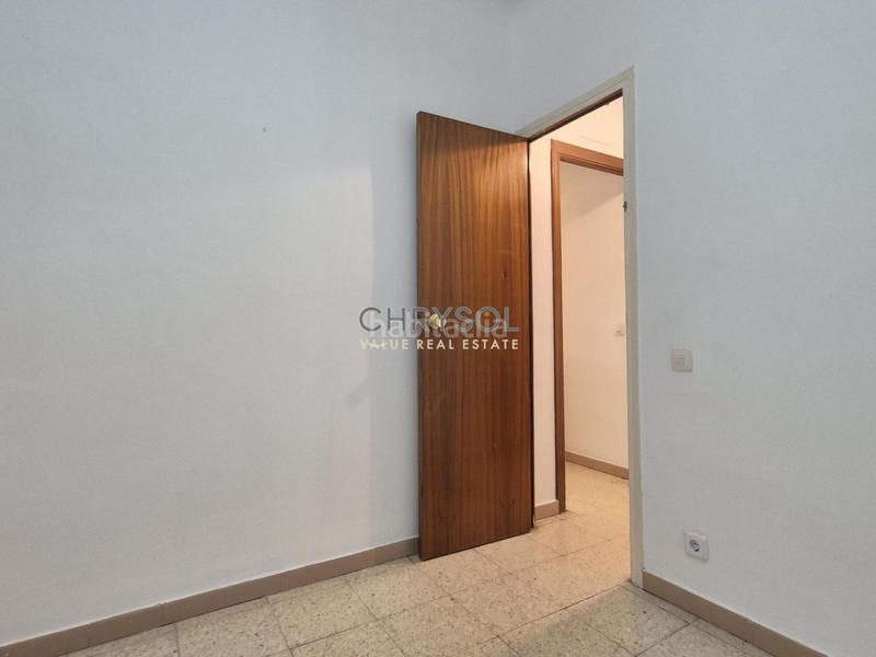 Foto 86d8db99-9db4-4021-bc0e-d090ee0ab283. Piso  a reformar en venta. en La Nova Esquerra de l´Eixample Barcelona
