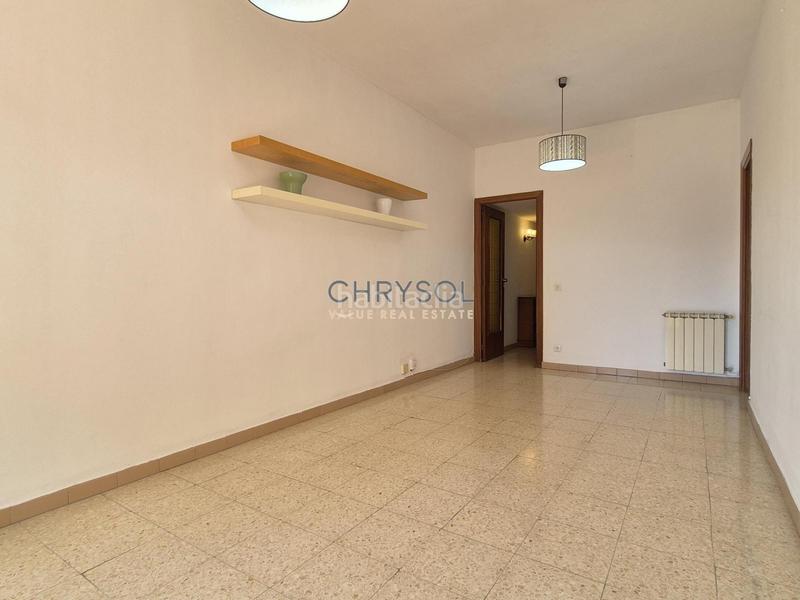 Foto a5969c4c-1457-4a43-b48c-caa4577909a5. Piso  a reformar en venta. en La Nova Esquerra de l´Eixample Barcelona