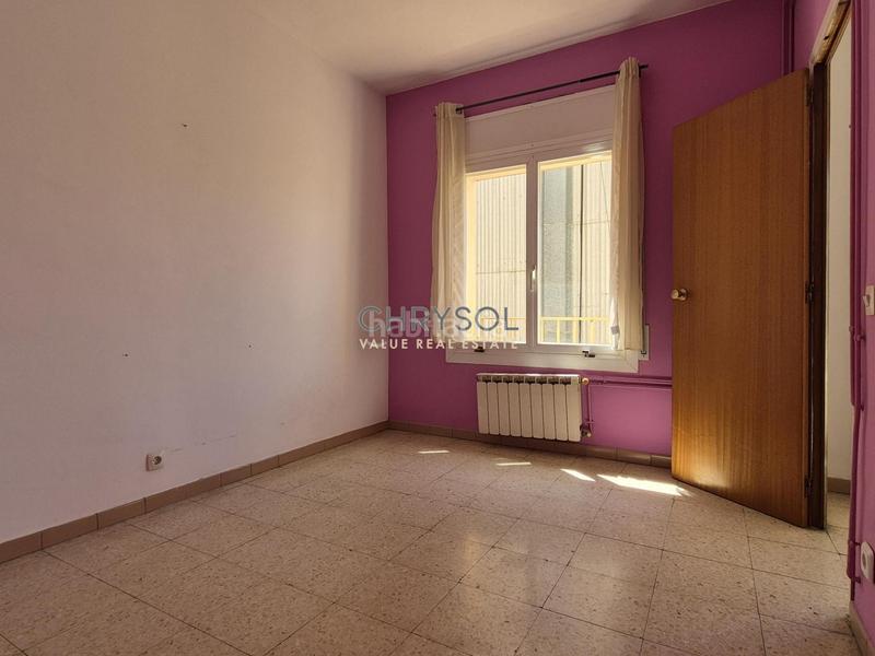 Foto f4fa8ab1-0161-48ed-b61e-ca4bb9730714. Piso  a reformar en venta. en La Nova Esquerra de l´Eixample Barcelona